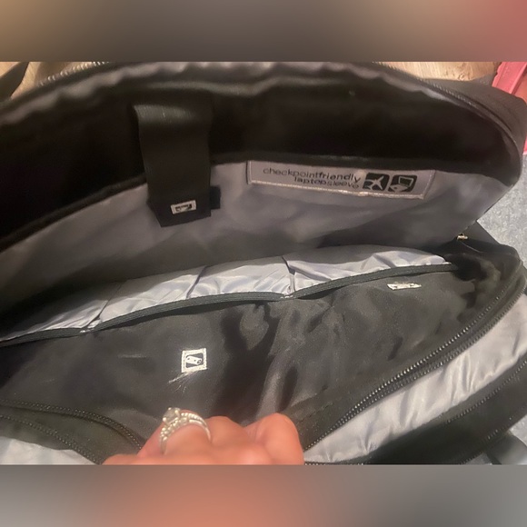 OGIO Voyager Messenger/ Laptop Bag_ Men or Women_Black - Picture 10 of 11